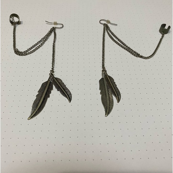 ❤️‍🔥 Hot Topic Set of 2 Feather 🪶 Ear cuff Silver Black Earri… - Picture 6 of 6